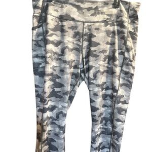 Women’s Capri Camouflage Leggings